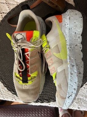 Nike Crater  Impact. Men's Beige & Neon Running Shoes. Size 8